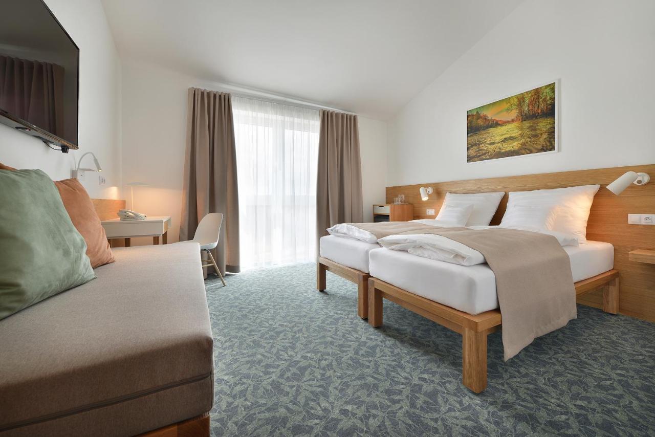 Wellness Hotel Happy Star Hnanice  Exteriör bild