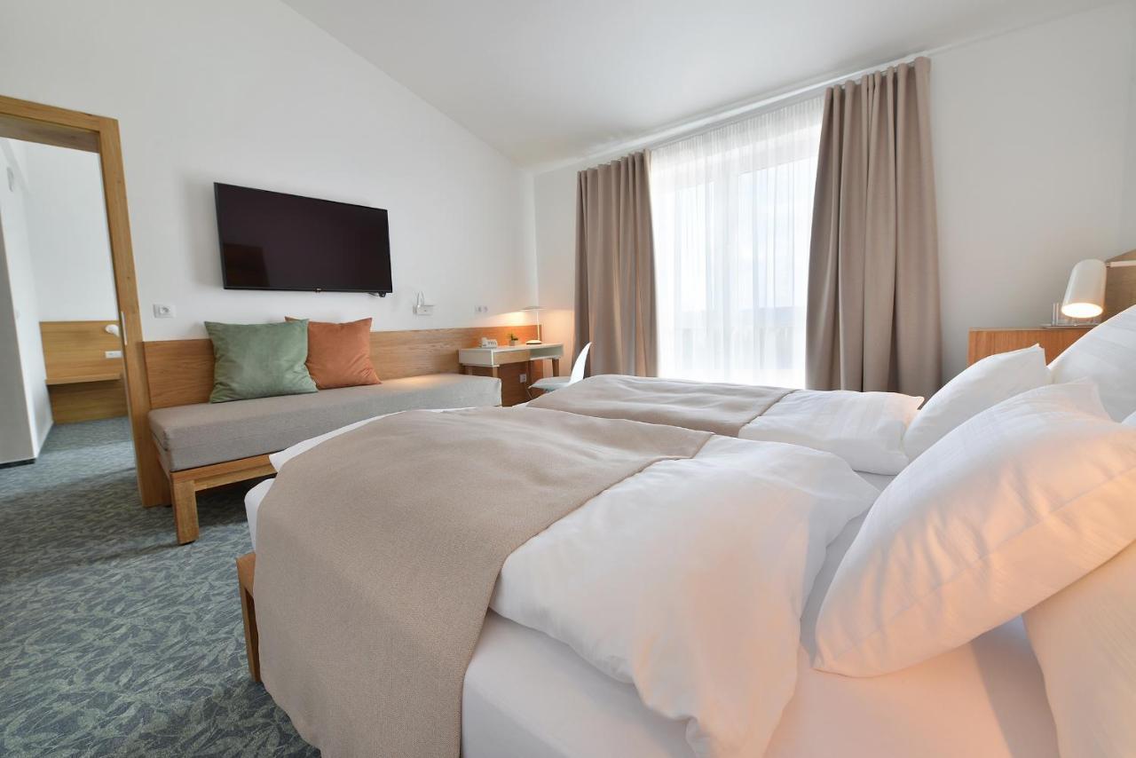 Wellness Hotel Happy Star Hnanice  Exteriör bild