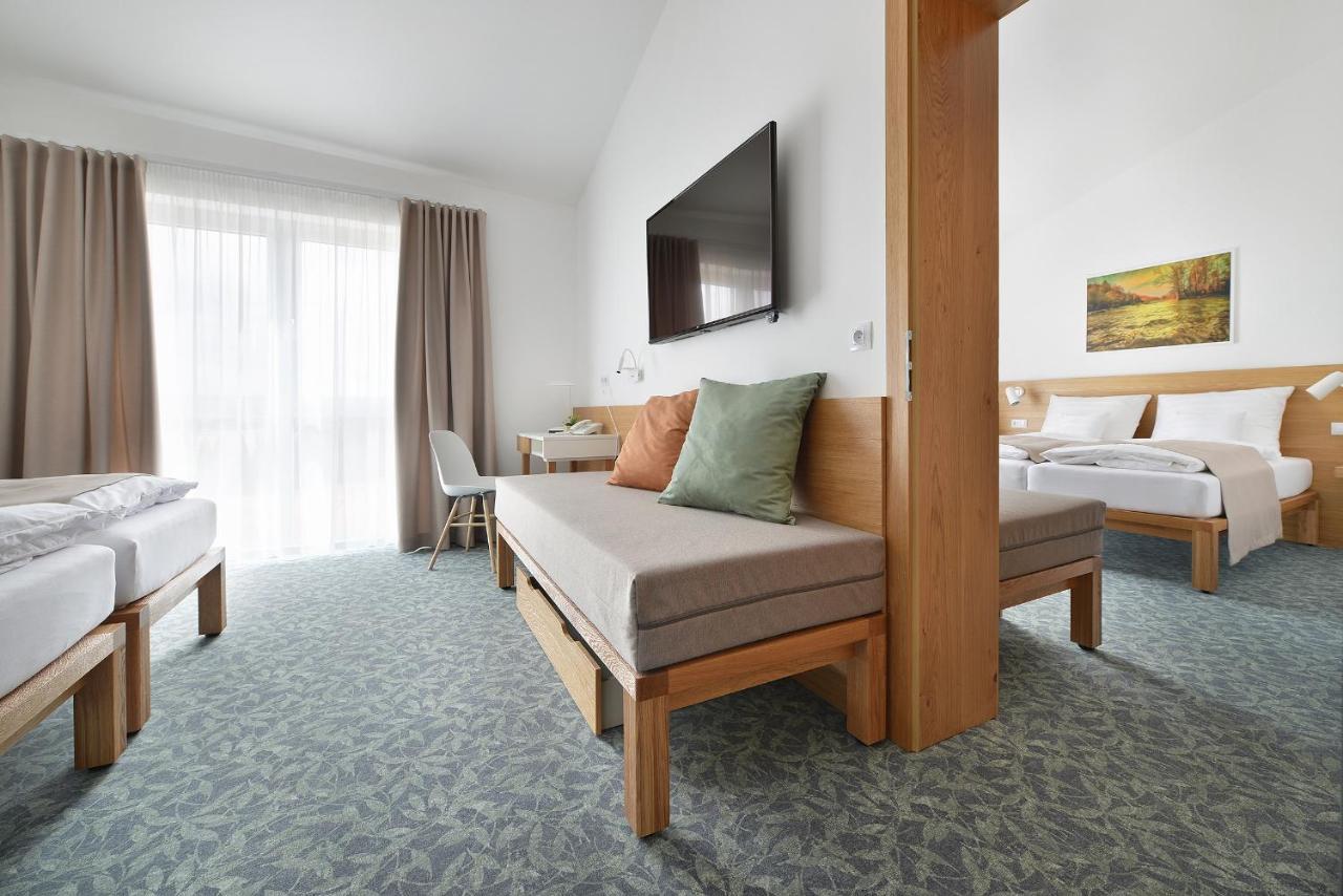 Wellness Hotel Happy Star Hnanice  Exteriör bild