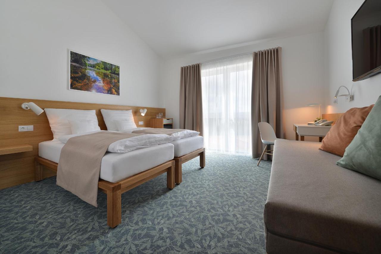 Wellness Hotel Happy Star Hnanice  Exteriör bild