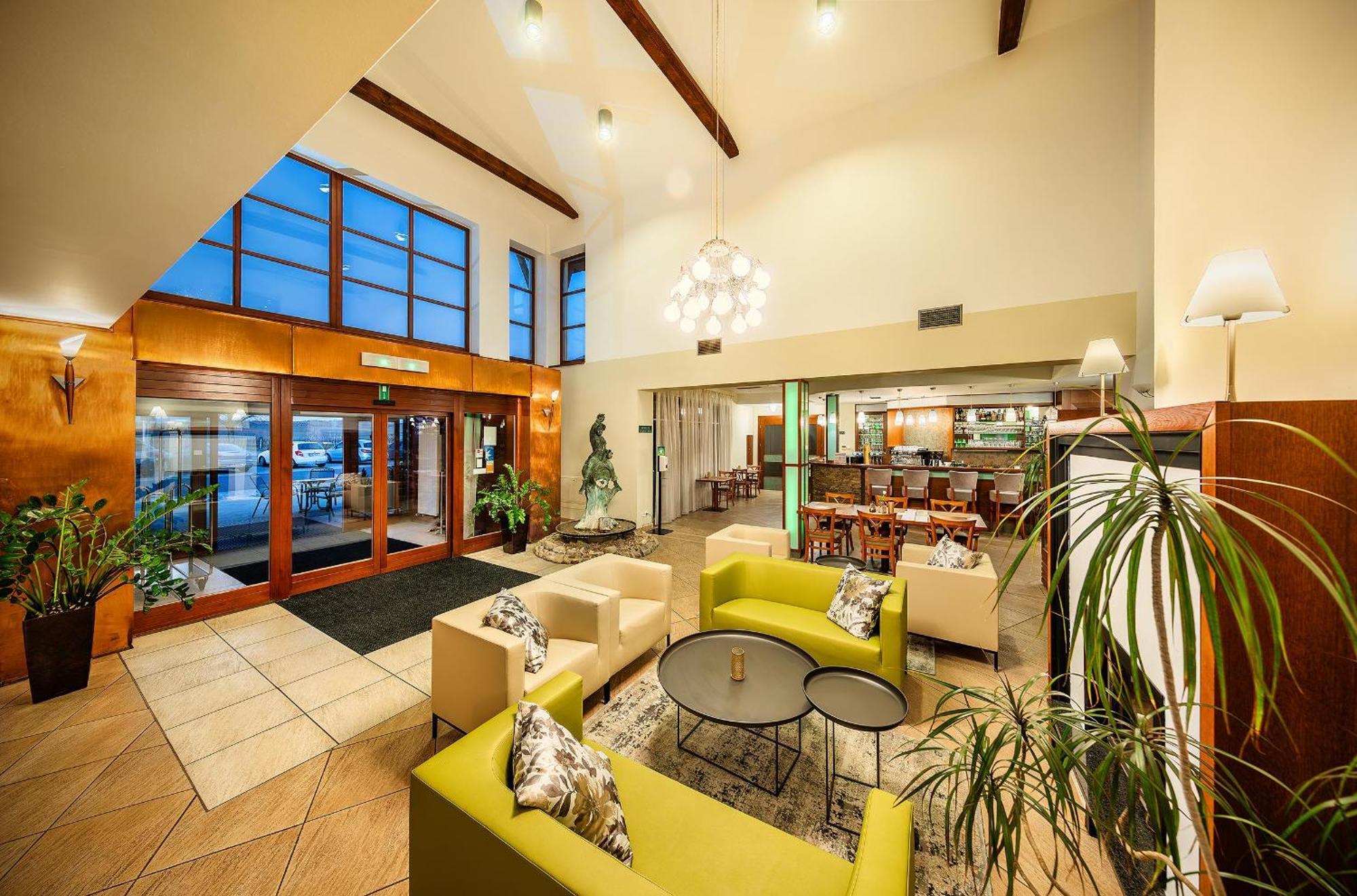 Wellness Hotel Happy Star Hnanice  Exteriör bild