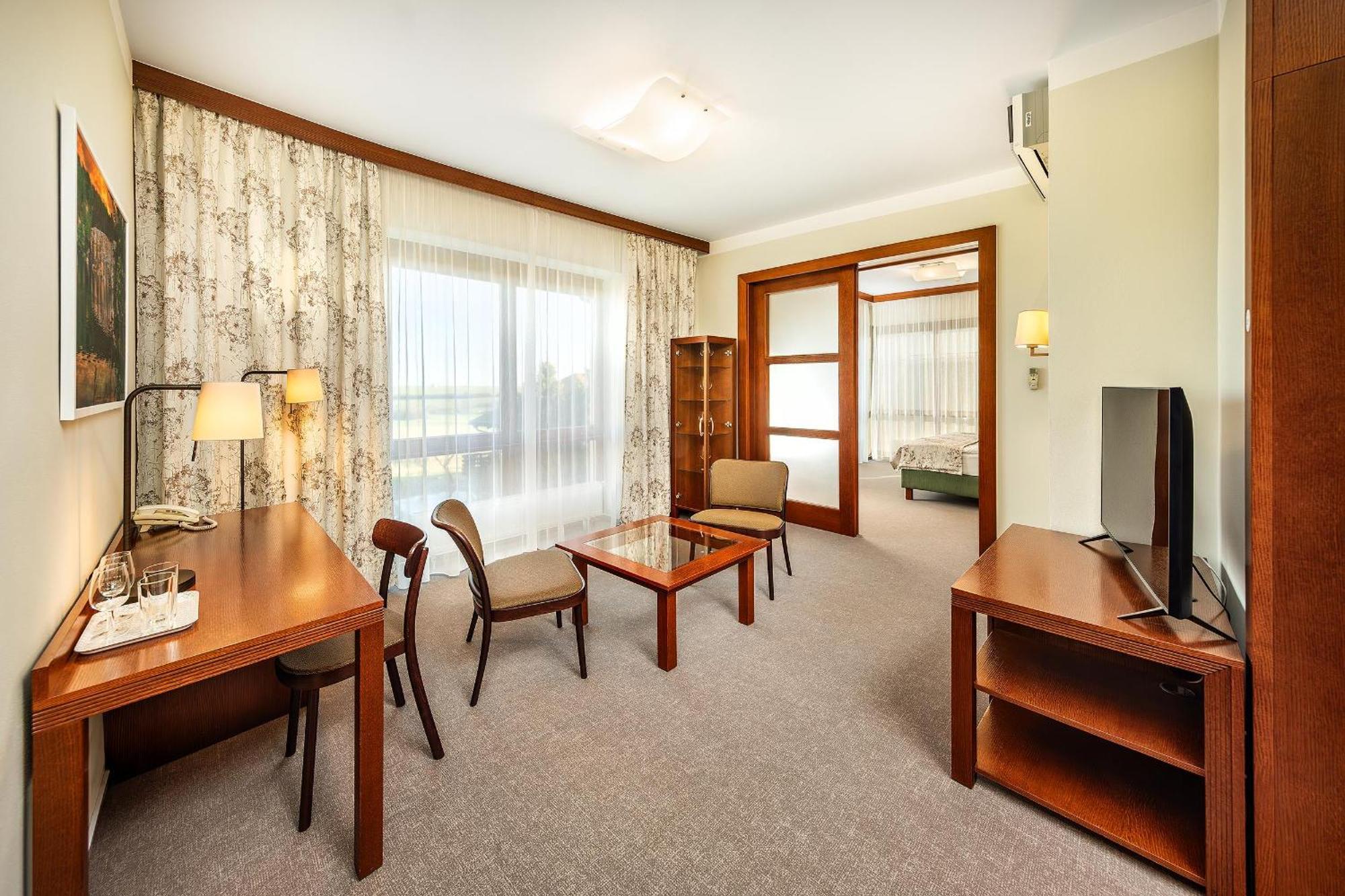 Wellness Hotel Happy Star Hnanice  Exteriör bild