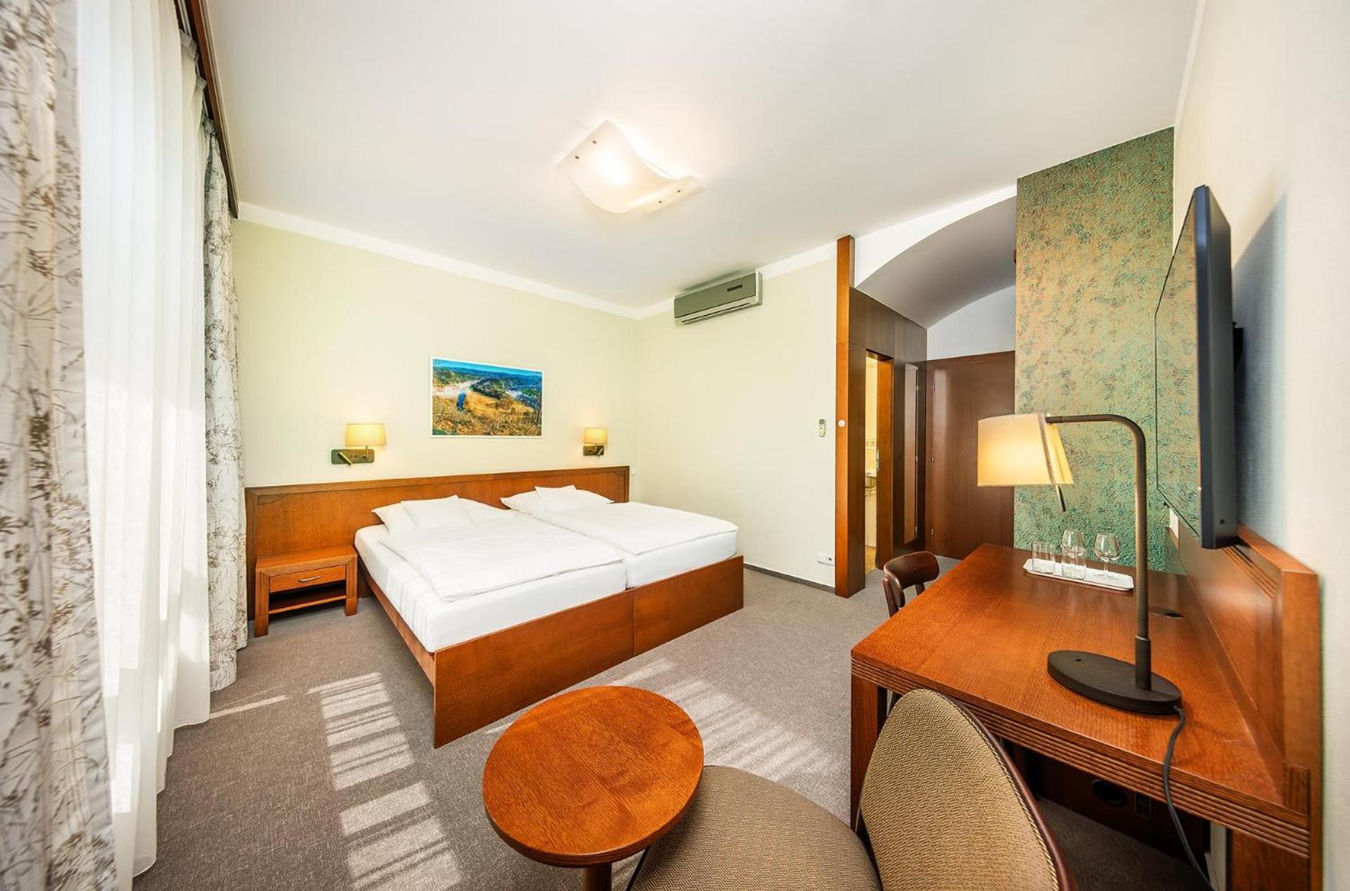Wellness Hotel Happy Star Hnanice  Exteriör bild