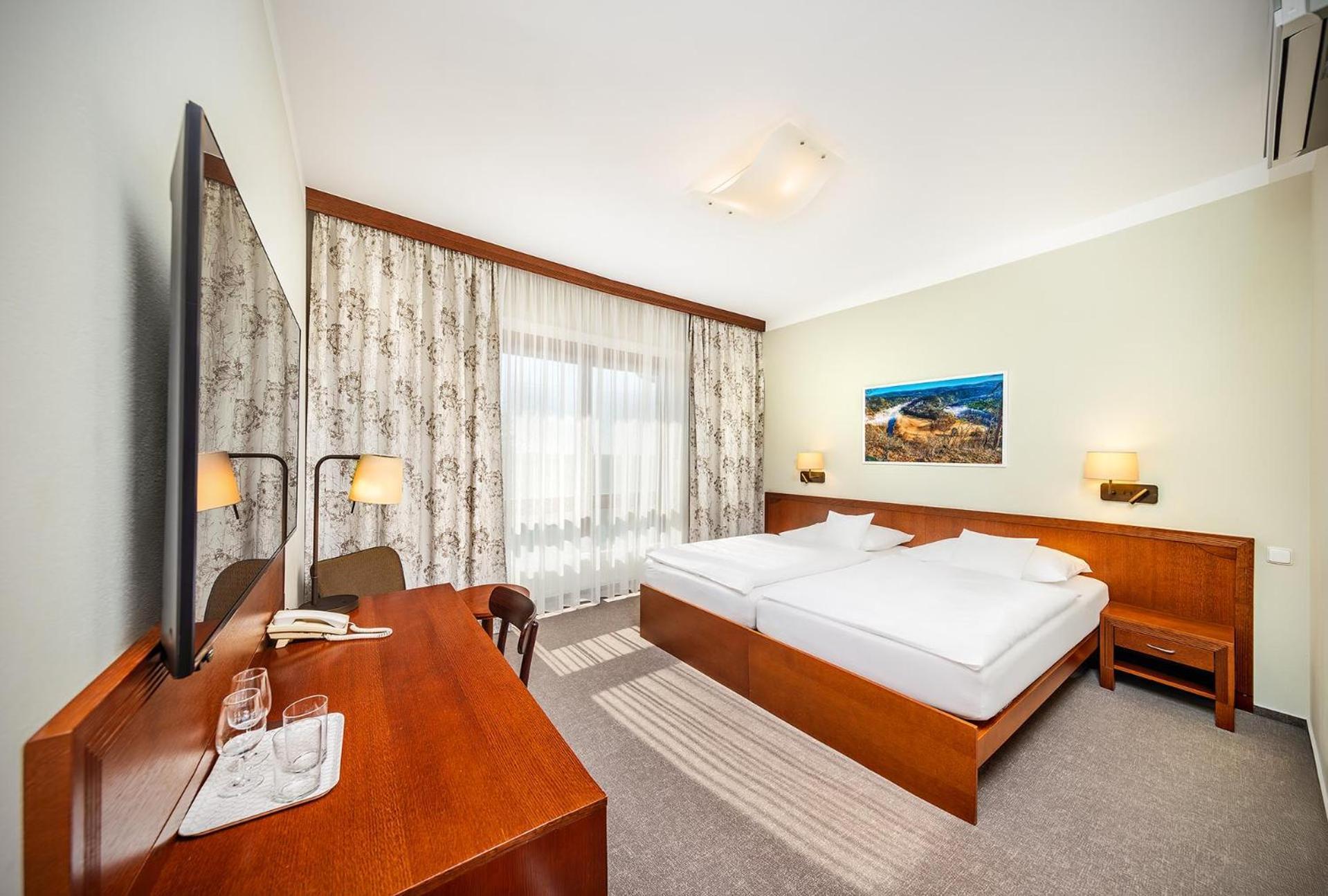 Wellness Hotel Happy Star Hnanice  Exteriör bild