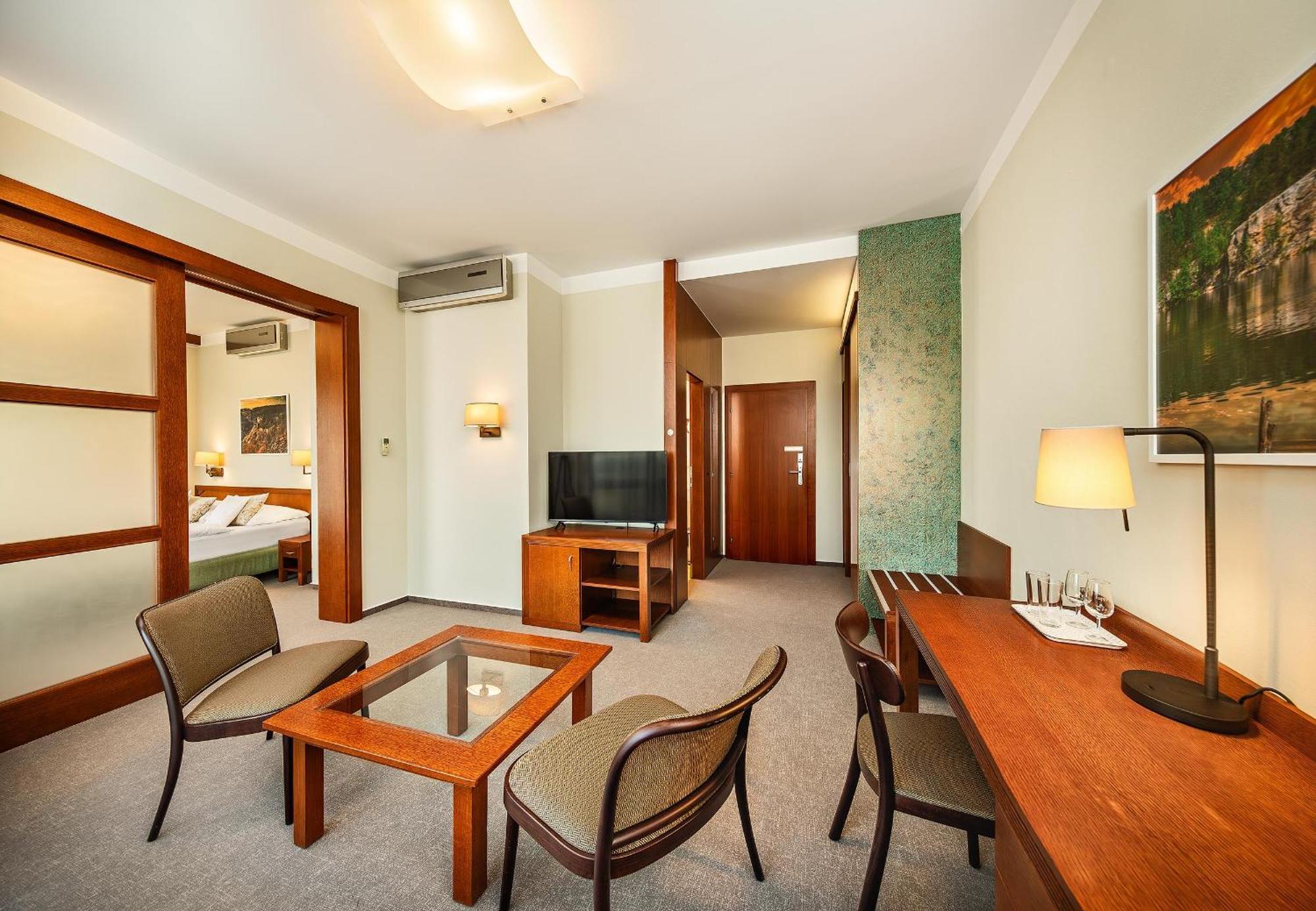Wellness Hotel Happy Star Hnanice  Exteriör bild