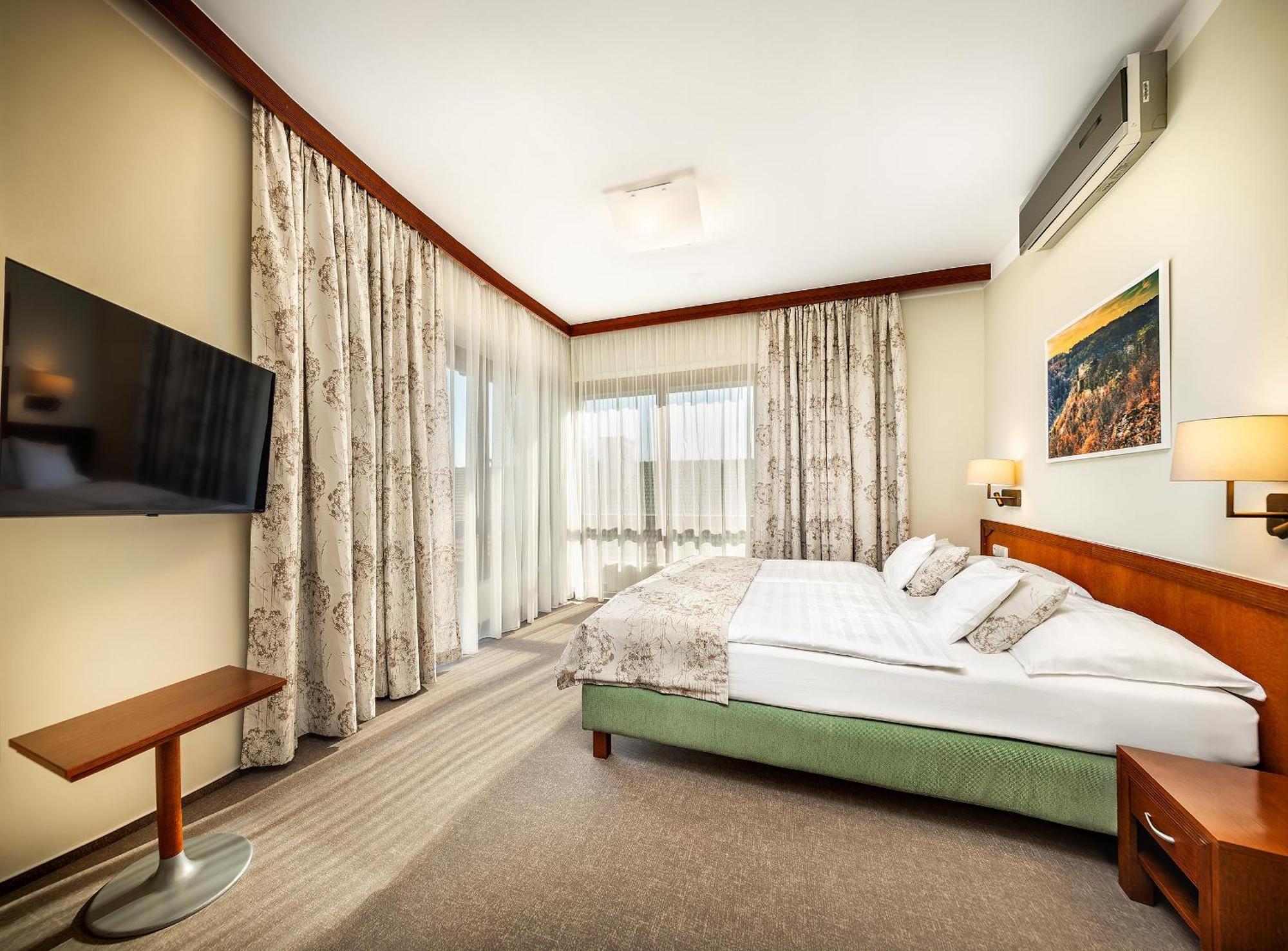 Wellness Hotel Happy Star Hnanice  Exteriör bild