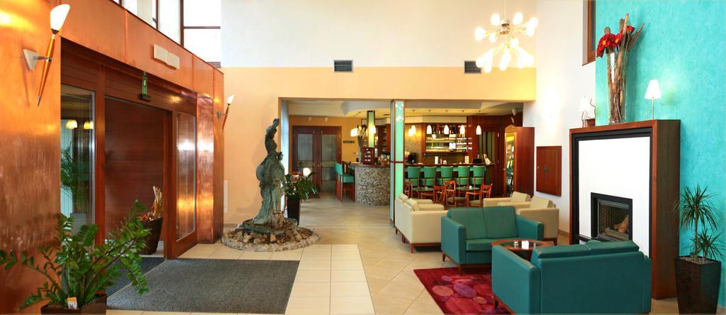 Wellness Hotel Happy Star Hnanice  Exteriör bild