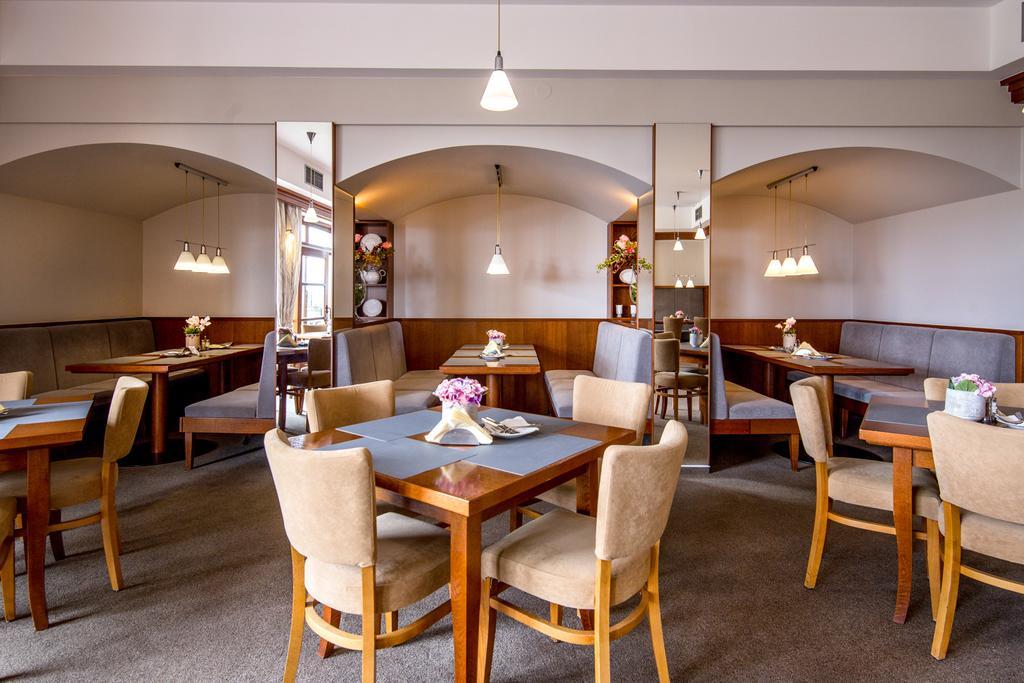 Wellness Hotel Happy Star Hnanice  Exteriör bild