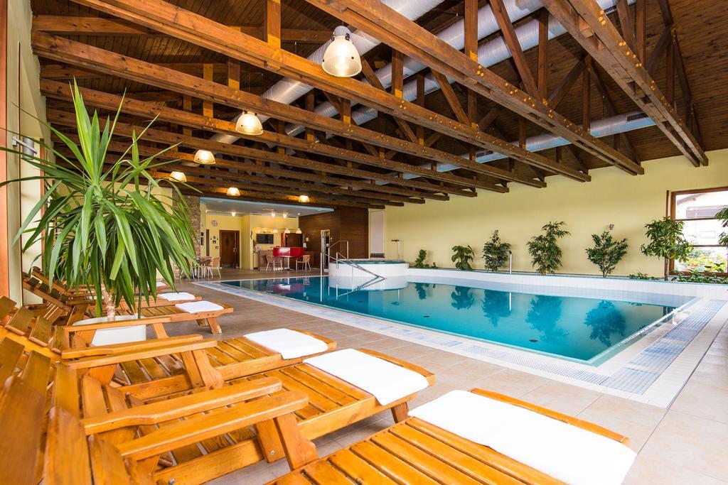 Wellness Hotel Happy Star Hnanice  Exteriör bild