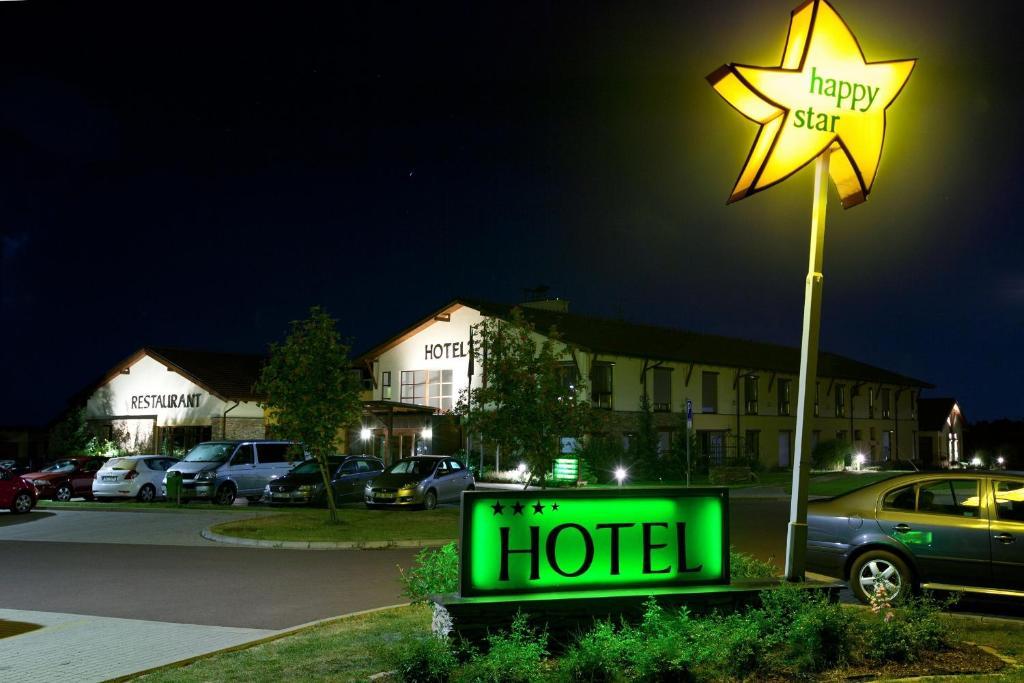 Wellness Hotel Happy Star Hnanice  Exteriör bild