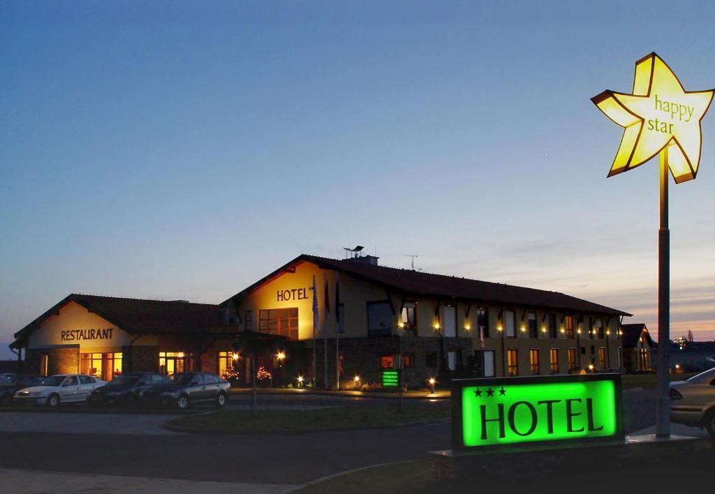 Wellness Hotel Happy Star Hnanice  Exteriör bild