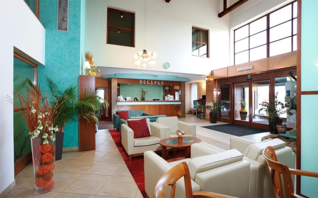 Wellness Hotel Happy Star Hnanice  Exteriör bild