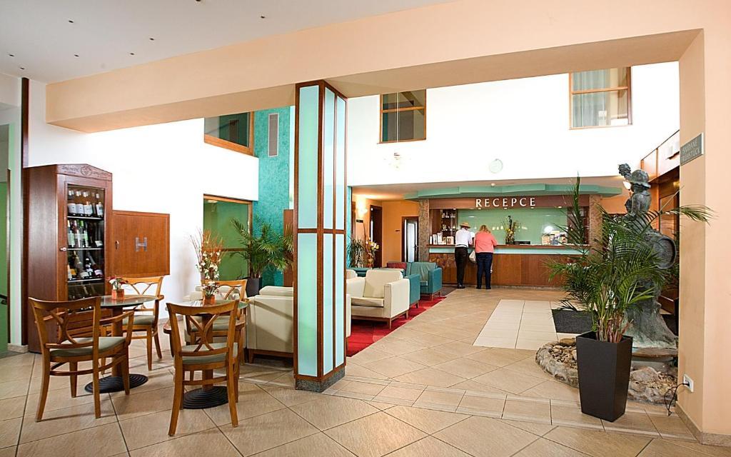 Wellness Hotel Happy Star Hnanice  Exteriör bild