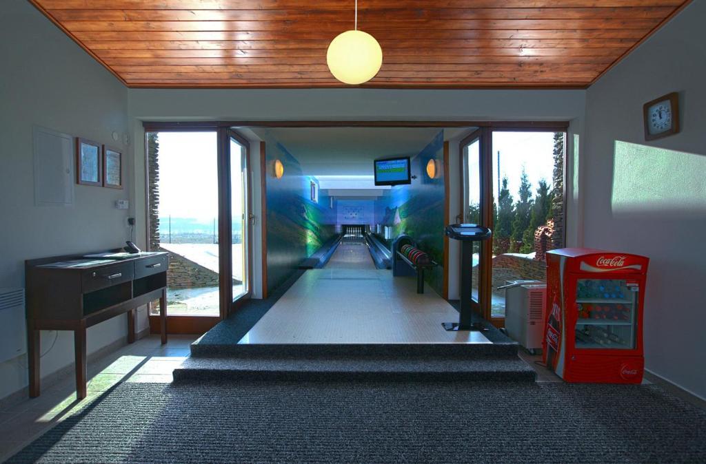 Wellness Hotel Happy Star Hnanice  Exteriör bild